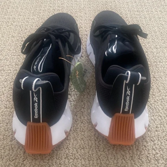 Reebok  Size 11.5 - Picture 2 of 5